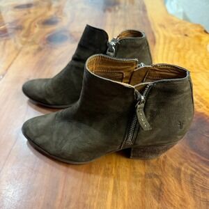 Frye Women's Judith Zip Bootie Short Heeled Boots 10 M Suede Ankle Boot